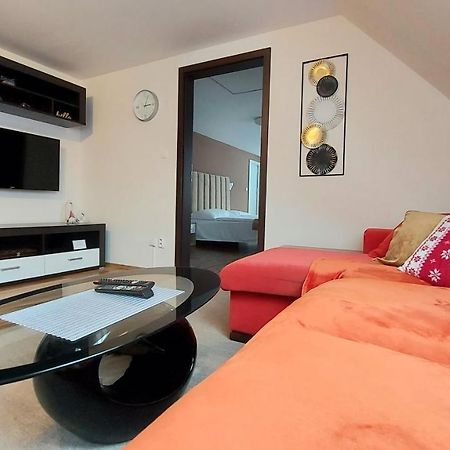 Apartmán Tajov pre 5 osôb, privatne parkovanie a terasa Exterior foto