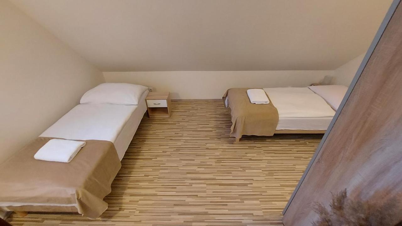 Apartmán Tajov pre 5 osôb, privatne parkovanie a terasa Exterior foto