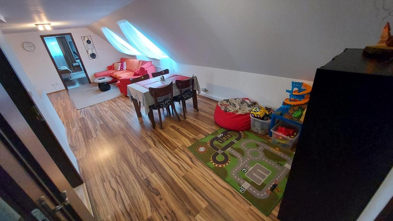 Apartmán Tajov pre 5 osôb, privatne parkovanie a terasa Exterior foto