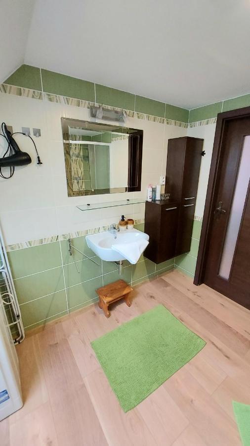 Apartmán Tajov pre 5 osôb, privatne parkovanie a terasa Exterior foto